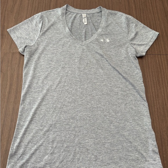 Under Armour Tops - Under Armour T Shirt Women’s Small Gray HeatGear Semi Fitted V Neck Short Sleeve